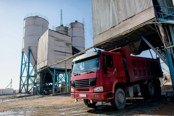 Carga Cemento Camión Volquete Industria Planta Cemento Producción Cemento Carga —  Fotos de Stock