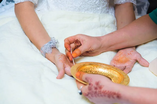 Азербайджанская Свадьба Мусульманские Традиции Традиции Праздник Невеста Белом Платье Красной — стоковое фото