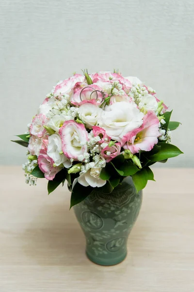 Cerimonia Nuziale Bouquet Rose Bianche Rosa Matrimonio Fiori Freschi Sono — Foto Stock