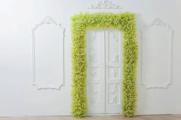 Spring Decor White Walls Beautiful Stucco Walls Arch Green White — Stock Photo, Image
