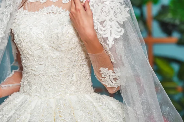 카자흐스탄 드레스 소녀의 레이스 직물에 화이트 드레스 카자흐스탄 레이스 — 스톡 사진