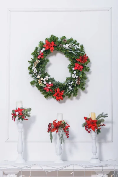 Candles Decorated Pine Branches Christmas Wreath White Wall Red Flowers — Stock Photo, Image