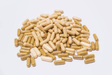 Beyaz bir arka planda Pills. Sebze Vegan kapsüller. Biyolojik olarak aktif katkı maddeleri. Daha iyi sağlık için ilaçlar. Besin takviyesi