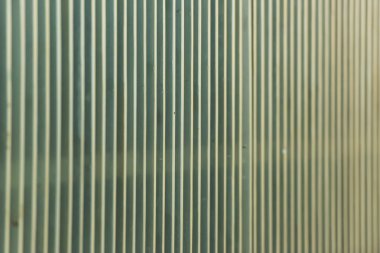 Oluklu metal çit. Oluklu metal yüzey dokusu. Demir çit.