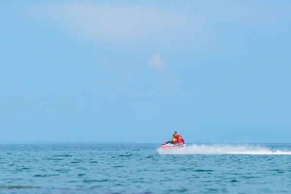 Hombre Flotando Mar Una Moto Acuática Mar Negro Descanso Crimea —  Fotos de Stock
