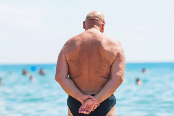 Man Black Swimming Trunks Standing Beach Black Sea Rest Crimea — Stock Photo, Image