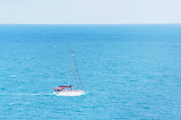 Barco Motor Navegando Mar Transporte Por Agua Agua Mar Azul —  Fotos de Stock