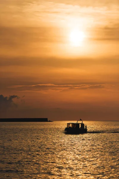 Barco Flota Contra Atardecer Embarcadero Del Mar Negro Puesta Sol —  Fotos de Stock