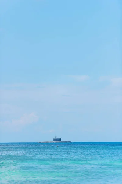 Bateau Naviguant Sur Mer Eau Est Bleue Mer Noire Vagues — Photo