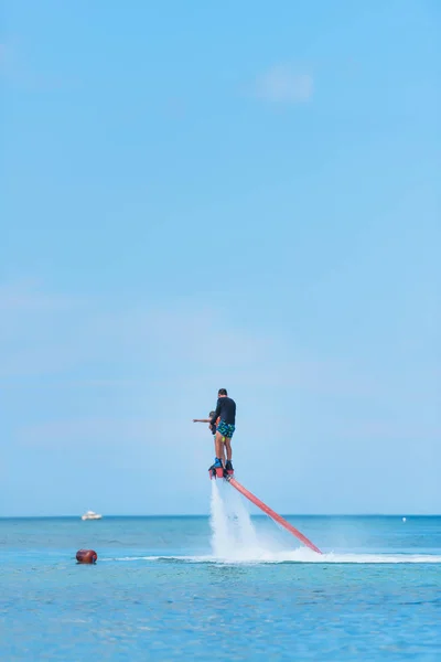 Desporto Aquático Extremo Tipo Está Voar Parapeito Aquático Descanso Extremo — Fotografia de Stock