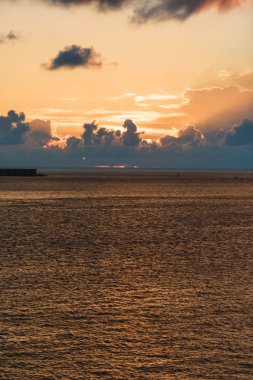 Sivastopol 'da gün batımı. Yaz aylarında Karadeniz 'de deniz günbatımı. Defne güzel günbatımı.