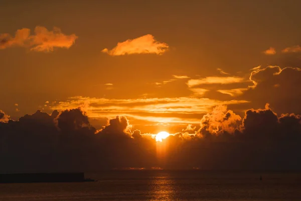 Ηλιοβασίλεμα Στη Σεβαστούπολης Ηλιοβασίλεμα Στη Μαύρη Θάλασσα Καλοκαίρι Όμορφο Ηλιοβασίλεμα — Φωτογραφία Αρχείου