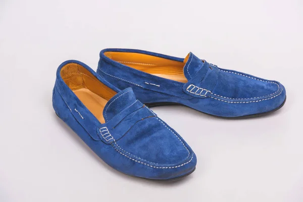 Μπλε Αντρικά Μοκασίνια Ανδρικά Παπούτσια Λευκό Φόντο Χρωματιστά Μοκασίνια — Φωτογραφία Αρχείου