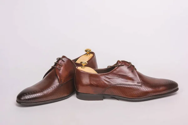Δερμάτινα Αντρικά Παπούτσια Κορδονάκια Ανδρικά Παπούτσια Λευκό Φόντο Μπότες Καφέ — Φωτογραφία Αρχείου