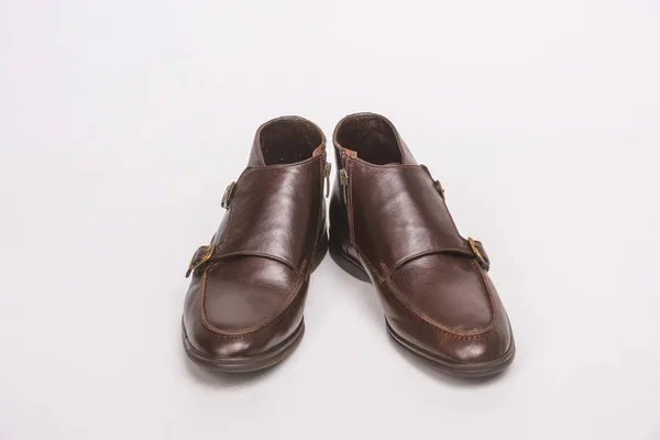 Sapatos Masculinos Couro Com Fecho Sapatos Masculinos Sobre Fundo Branco — Fotografia de Stock