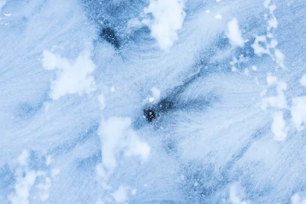 Donmuş Yüzeyi Bir Dağ Gölde Buz Buz Üzerinde Kırık Donmuş — Stok fotoğraf