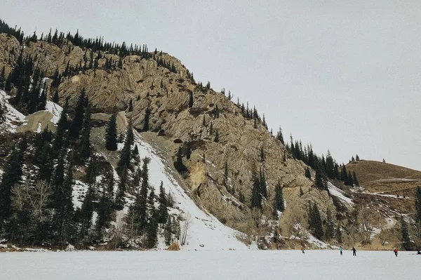 Lagos Kolsay Congelam Inverno Viagem Lago Kaindy Vegetação Conífera Nas — Fotografia de Stock