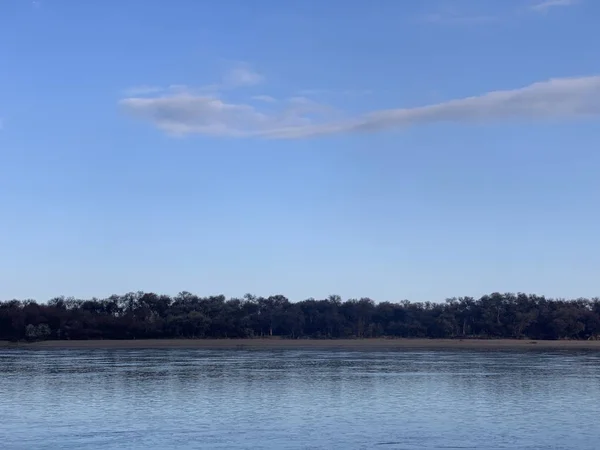 Morgon Stranden Floden Syr Darya Strukturen Ytan Vattnet Molnigt Himmel — Stockfoto