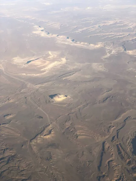 Vista Desde Ventana Del Avión Transporte Aéreo Terreno Montañoso Las —  Fotos de Stock