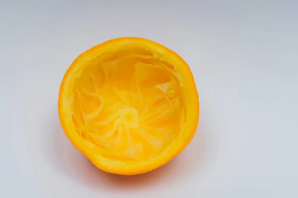 Apelsin Hud Efter Färskpressad Juice Halv Apelsin Utan Massa Vit — Stockfoto