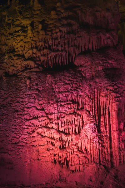 Jaskinia Prometheus Gruzji Wielokolorowa Jaskinia Stalaktytu Oświetlenia Kolorowe Oświetlenie Stalaktytów — Zdjęcie stockowe