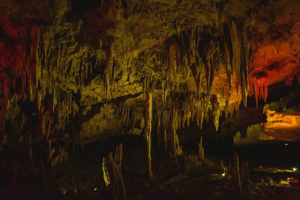 Cueva Prometeo Georgia Cueva Estalactita Iluminación Multicolor Iluminación Color Estalactitas — Foto de Stock