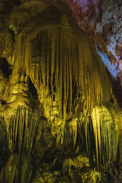 Cueva Prometeo Georgia Cueva Estalactita Iluminación Multicolor Iluminación Color Estalactitas — Foto de Stock