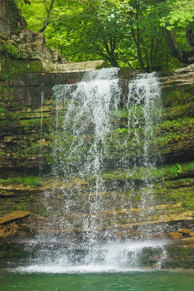 Uma Pequena Cachoeira Lago Floresta Natureza Geórgia Caminhe Até Okatse — Fotografia de Stock
