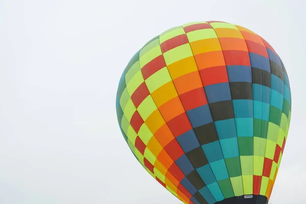 Mångfärgad Varmluftsballong Blå Himmel Bakgrund Varmluftsballonger Ballong Festivalen Ballong Festivalen — Stockfoto