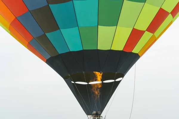 Yangın Çok Renkli Sıcak Hava Balonu Ile Brülör Balon Festivali — Stok fotoğraf