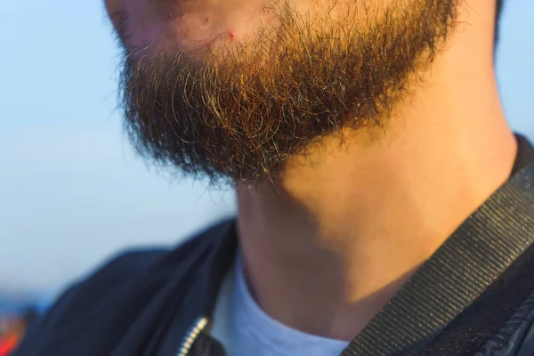 Tipo Com Barba Escura Cara Textura Cabelo Castanho Espinhas Queixo — Fotografia de Stock