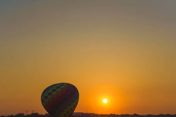 Heißluftballons Bei Sonnenuntergang Auf Dem Ballonfestival Ballonfestival Kasachstan Aerostate Fliegen — Stockfoto