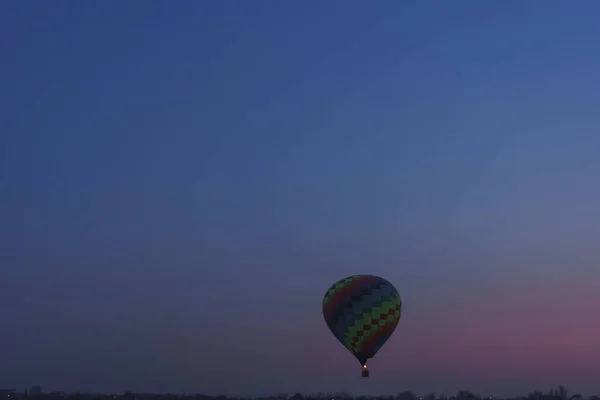 Heißluftballons Bei Sonnenuntergang Auf Dem Ballonfestival Ballonfestival Kasachstan Aerostate Fliegen — Stockfoto