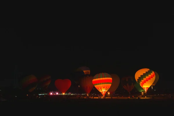 Hőlégballonok Éjjel Ballon Fesztivál Balloon Fesztivál Kazahsztánban Mutasd Éjszakai Ragyogást — Stock Fotó