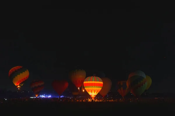 Αερόστατα Θερμού Αέρα Βράδυ Στο Φεστιβάλ Μπαλόνι Φεστιβάλ Μπαλονιών Στο — Φωτογραφία Αρχείου