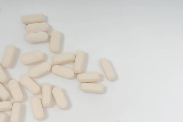 Białe Pigułki Białym Tle Suplementy Diety Postaci Tabletek Wegańskie Tabletki — Zdjęcie stockowe