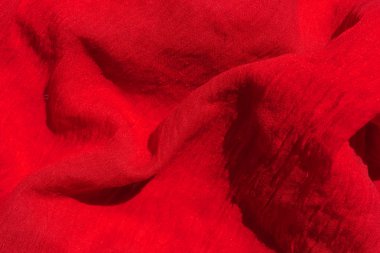 Kırmızı kumaş dokusu. Kırmızı atkı yakın. Kadın kırmızı çaldı.