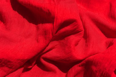 Kırmızı kumaş dokusu. Kırmızı atkı yakın. Kadın kırmızı çaldı.