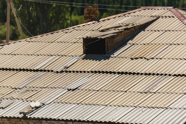 Vecchia Lavagna Sul Tetto Riposa Kirghizistan Grande Casa Vicino Lago — Foto Stock