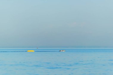 Su çekim muz. Aşırı eğlence şekli. Kırgızistan'da dinlenin. Issyk-Kul gölüne gezi.