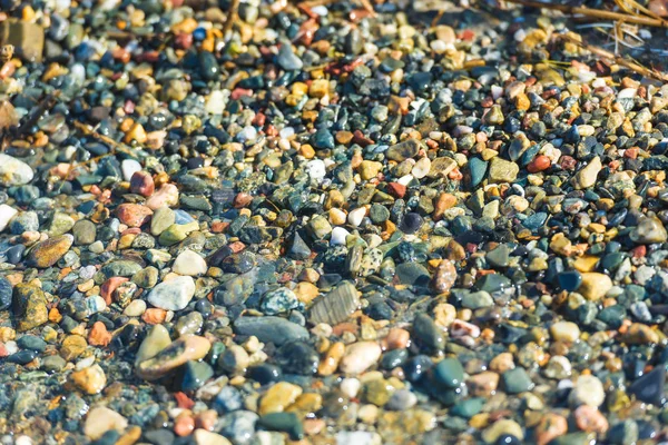 Kolorowe Kamienie Plaży Jeziora Issyk Kul Spoczywaj Kirgistanie Fala Jest — Zdjęcie stockowe