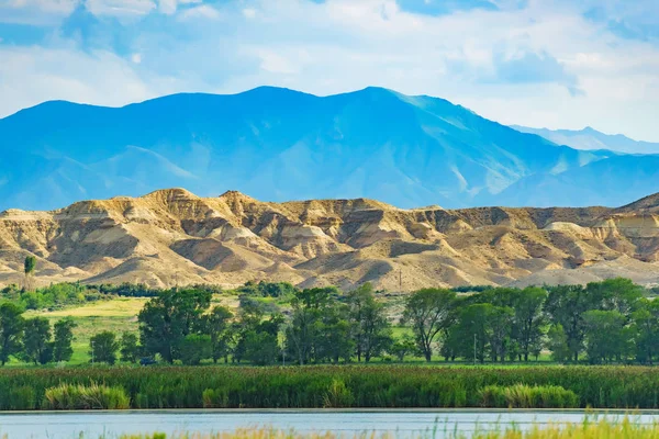 Lago Con Montagne Sullo Sfondo Riposa Kirghizistan Natura Nella Zona — Foto Stock