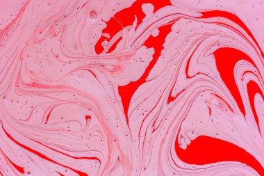 Iki sıvı renk kırmızı ve pembe karıştırma. Güzel soyut pembe kırmızı iki renk arka plan. Akrilik lateks boya boyama