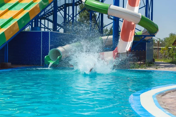 Guy Rolled Slide Water Park Splashes Water Pool Summer Vacation — Stock Photo, Image