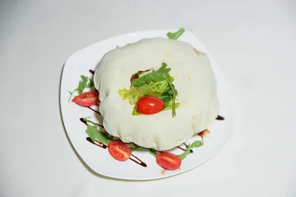 Вегетаріанське Блюдо Їжа Солі Олії Блюдо Тіста Рукола Помідорами — стокове фото