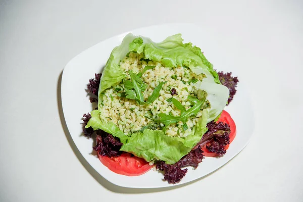 素食菜肴 不含盐和油的食物 彩色生菜沙拉 — 图库照片