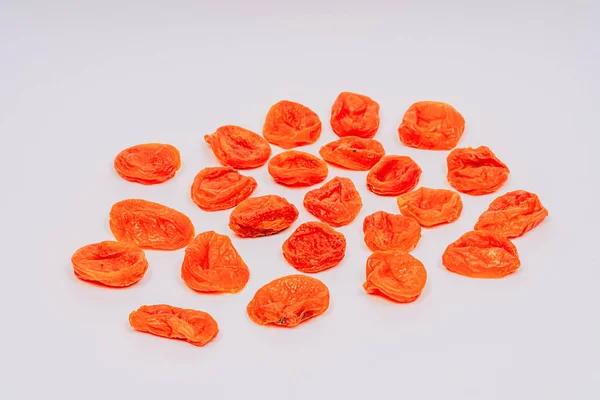 Оранжевые Сушеные Абрикосы Белом Фоне Сухой Абрикосовый Рисунок Восточные Сухофрукты — стоковое фото