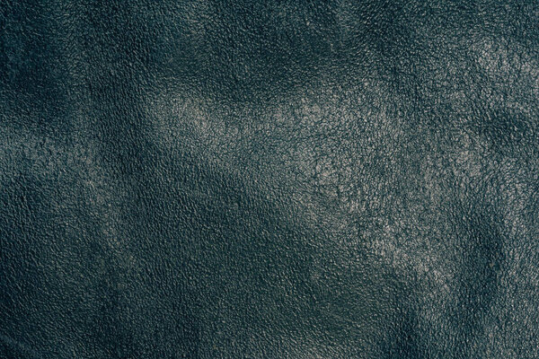 Текстура черной кожаной куртки. Старая потрескавшаяся кожа. Настоящая кожа. Испорченная куртка
