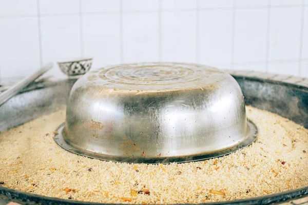 Cooking Pilaf Large Cauldron Uzbek National Dish Rice Walk Market — Stock Photo, Image