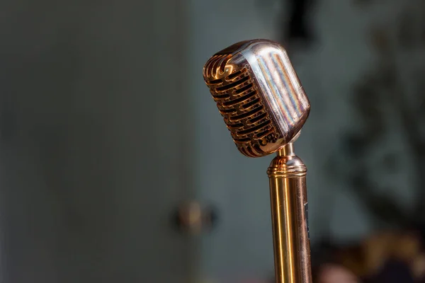 Vintage Metal Microphone Scene Microphone Restaurant Metal Microphone Stand — Stock Photo, Image